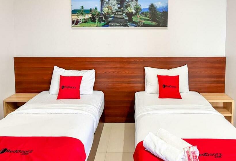 Reddoorz Plus @ Grand Tabona Hotel Ternate