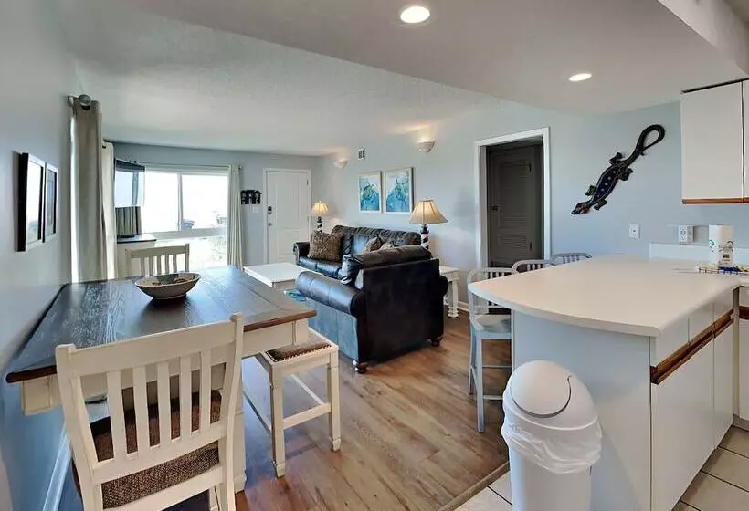 Aqua Villa #105 Beachside 2 Bedroom Condo