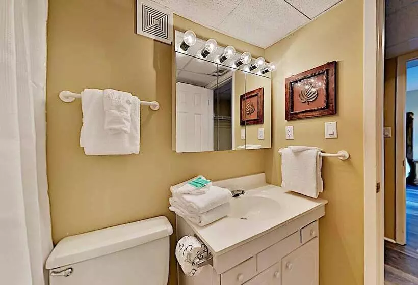 Aqua Villa #105 Beachside 2 Bedroom Condo