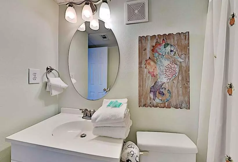 Aqua Villa #105 Beachside 2 Bedroom Condo