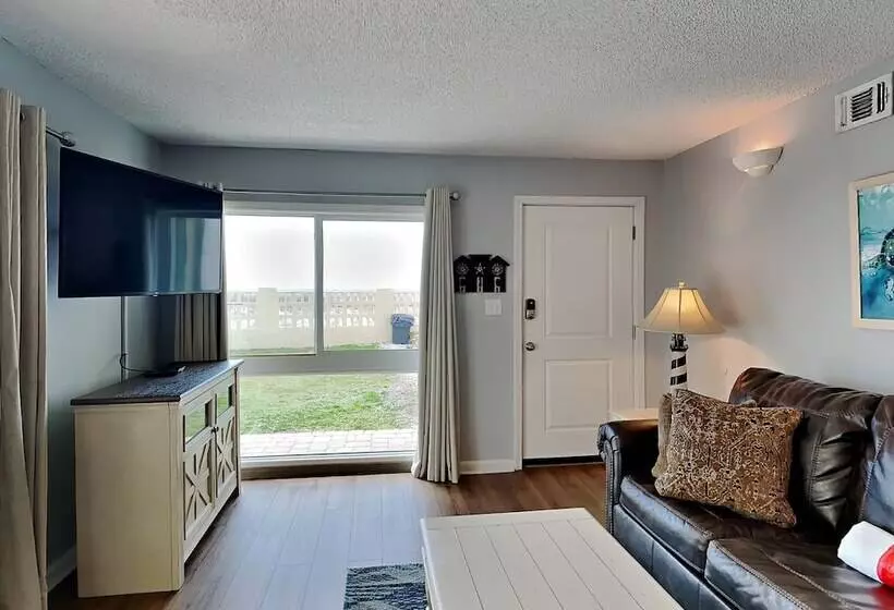 Aqua Villa #105 Beachside 2 Bedroom Condo