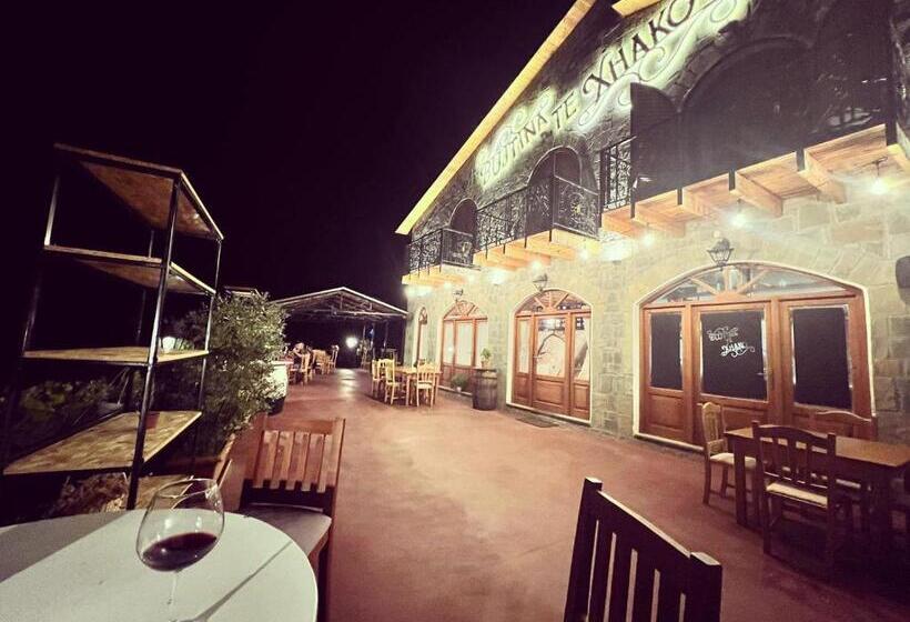 هاستل Bujtina Te Xhako