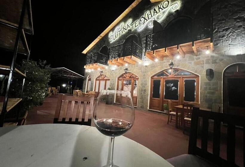 هاستل Bujtina Te Xhako