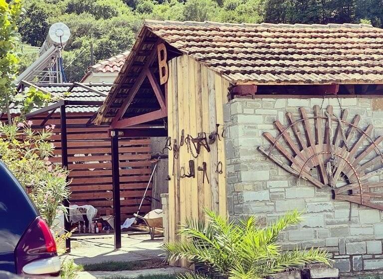 هاستل Bujtina Te Xhako