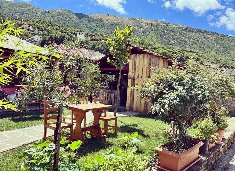 هاستل Bujtina Te Xhako