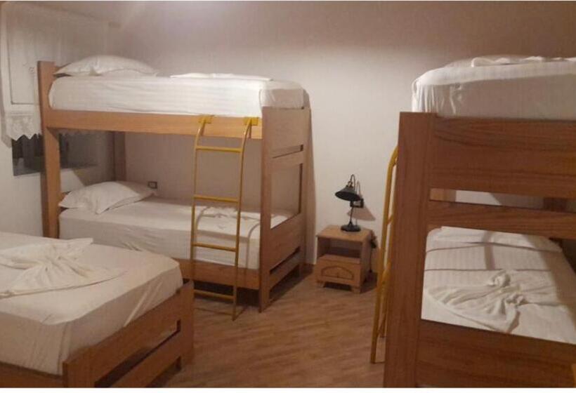 هاستل Bujtina Te Xhako