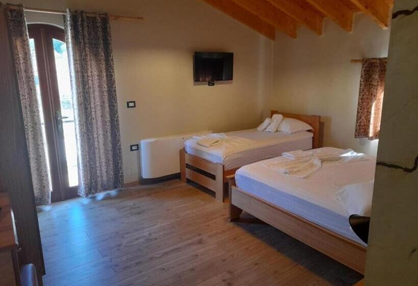 هاستل Bujtina Te Xhako