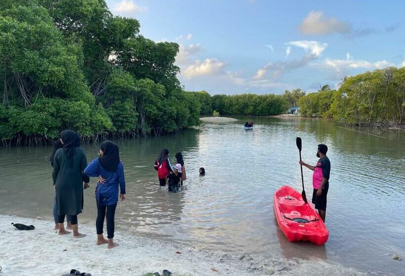 تختخواب و صبحانه Mangrove Inn Hura