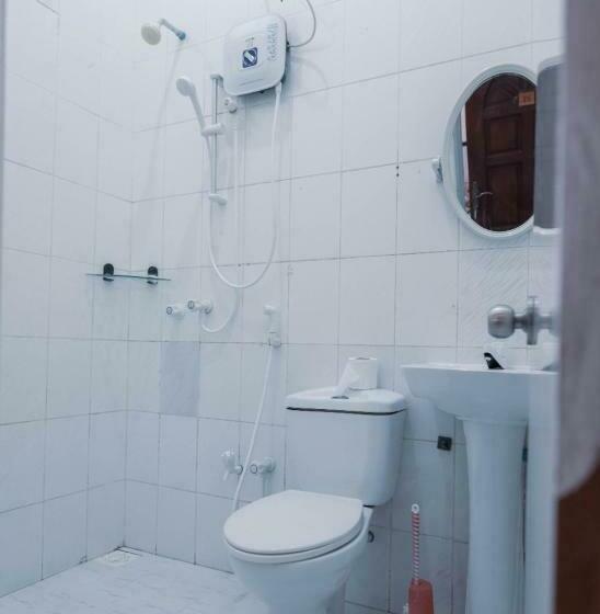 تختخواب و صبحانه Mangrove Inn Hura