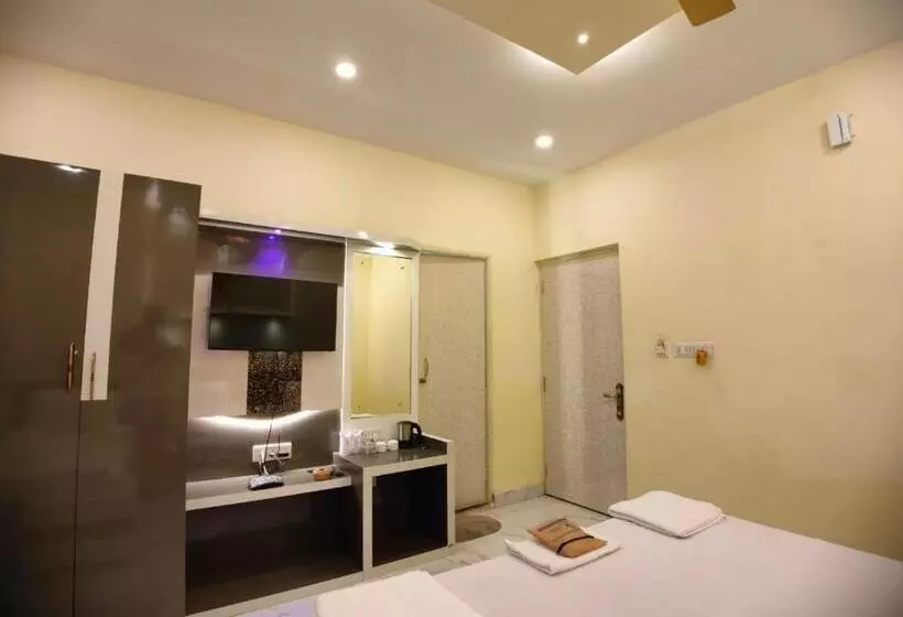 ホテル Hindusthan Inn   On Beach