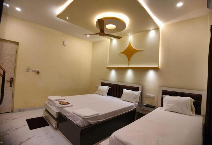 هتل Hindusthan Inn On Beach