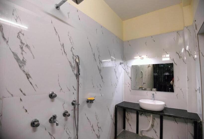 هتل Hindusthan Inn On Beach