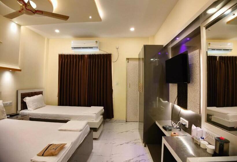 هتل Hindusthan Inn On Beach