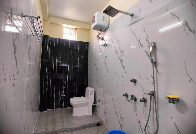 هتل Hindusthan Inn On Beach