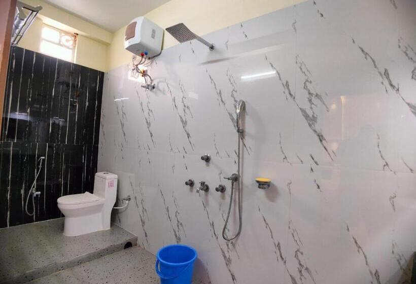 هتل Hindusthan Inn On Beach