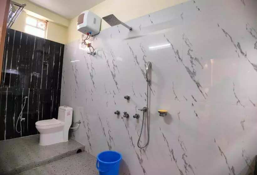 ホテル Hindusthan Inn   On Beach