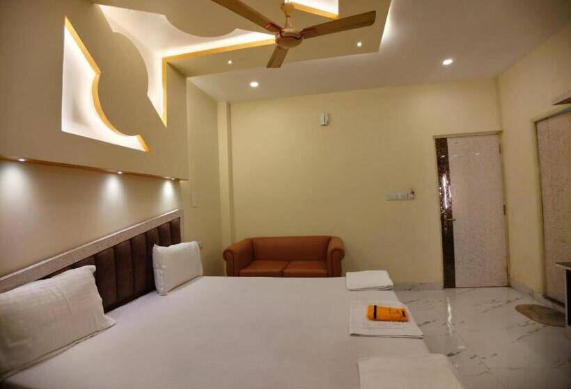 هتل Hindusthan Inn On Beach