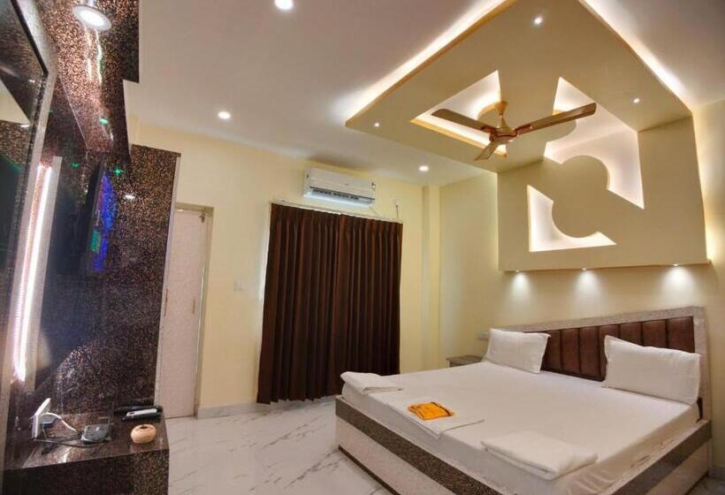 هتل Hindusthan Inn On Beach