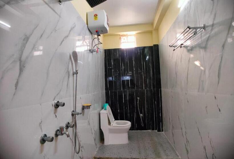 هتل Hindusthan Inn On Beach