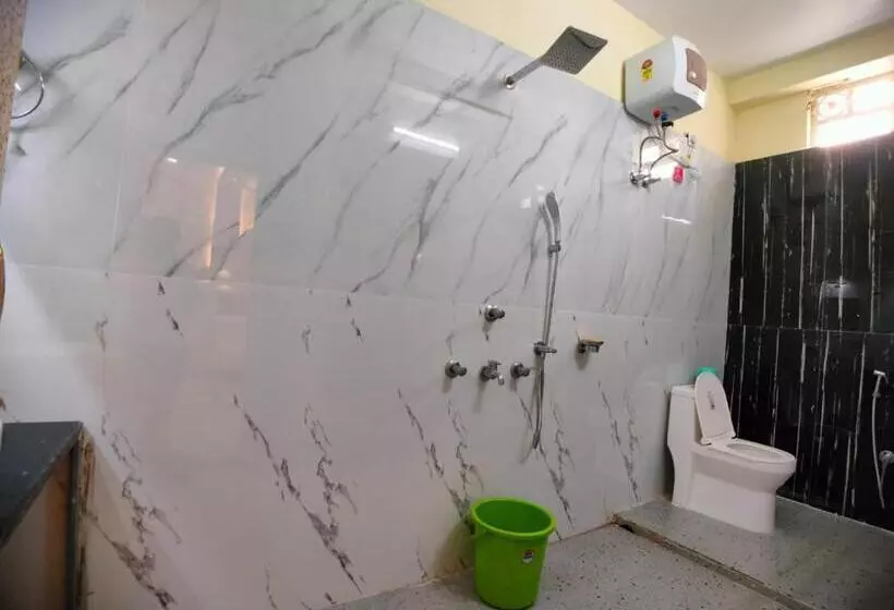 ホテル Hindusthan Inn   On Beach