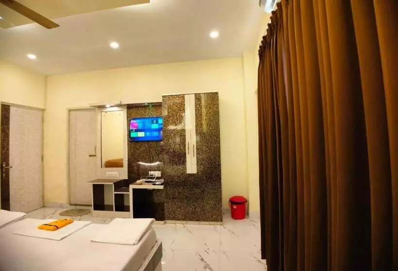 ホテル Hindusthan Inn   On Beach