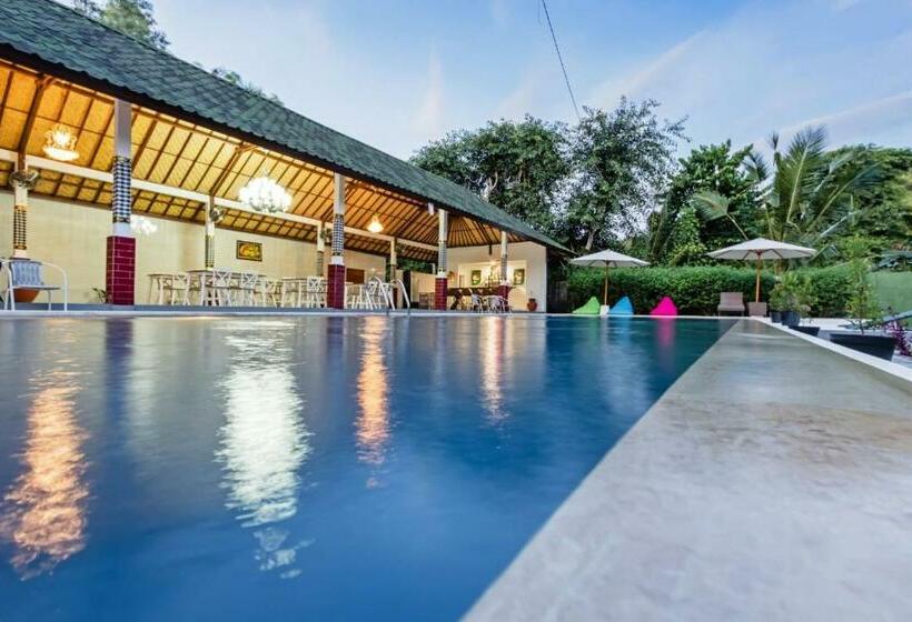 Отель Kesari Glory Nusa Penida By Pramana Villas