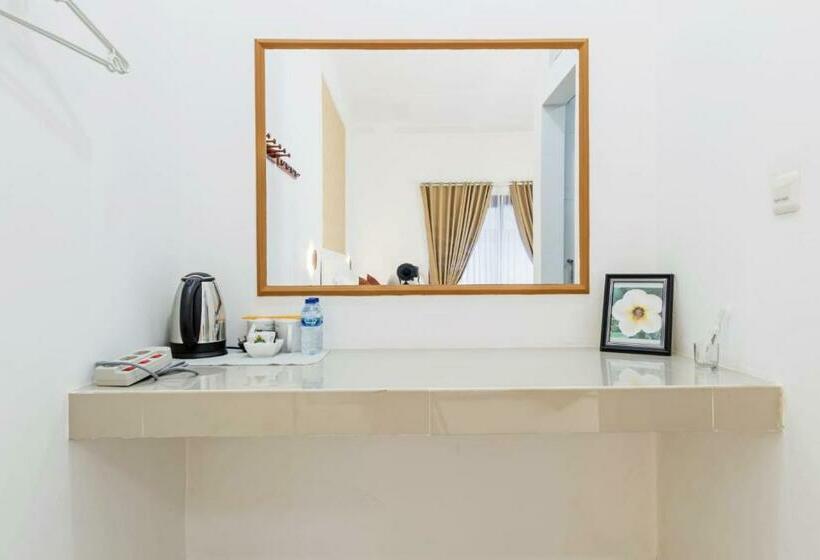 Отель Kesari Glory Nusa Penida By Pramana Villas