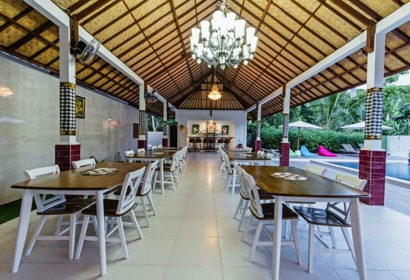 Отель Kesari Glory Nusa Penida By Pramana Villas