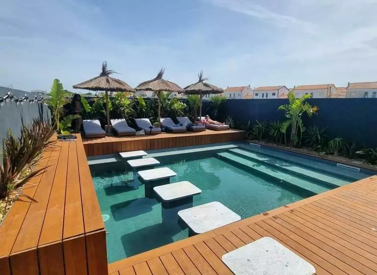 Hotelli The Salty Pelican Yoga & Surf Retreat