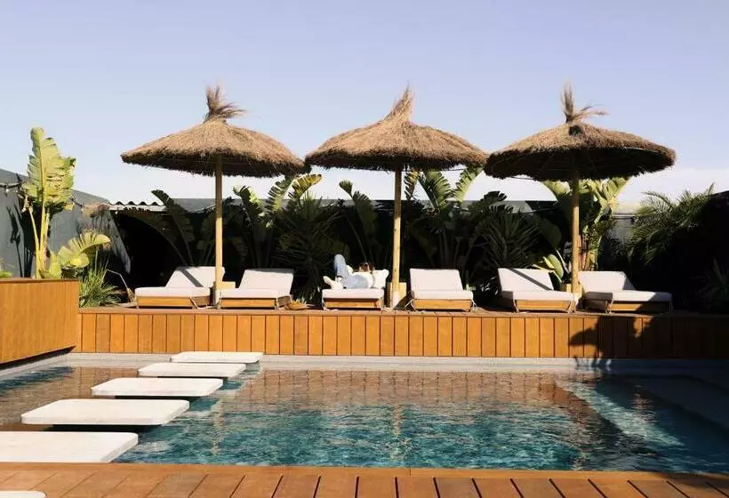 Hotelli The Salty Pelican Yoga & Surf Retreat