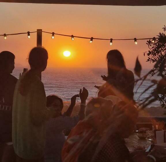 בית מלון כפרי The Salty Pelican Yoga & Surf Retreat