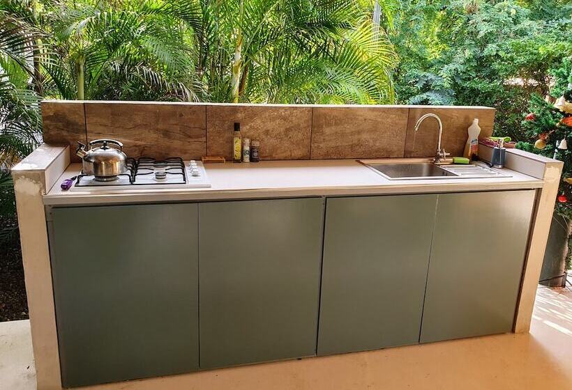 تختخواب و صبحانه Abaai Resort