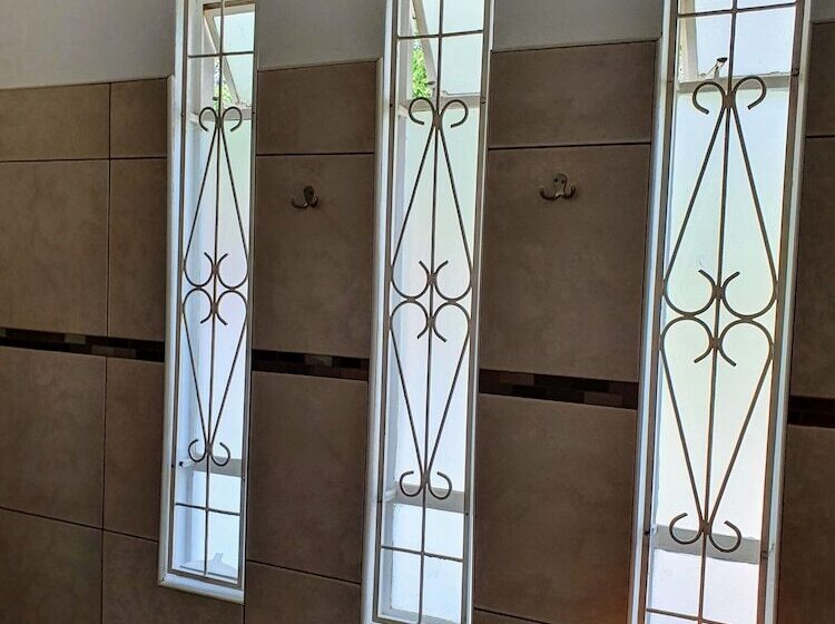 تختخواب و صبحانه Abaai Resort