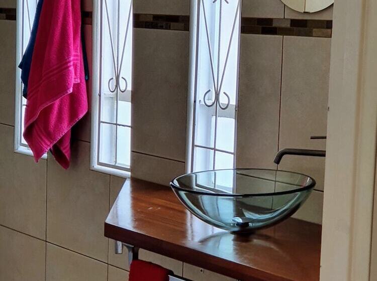 تختخواب و صبحانه Abaai Resort