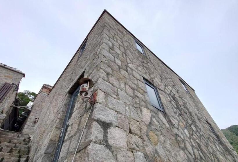 هتل کپسول 芹聚輕旅 Qinju Light Hostel