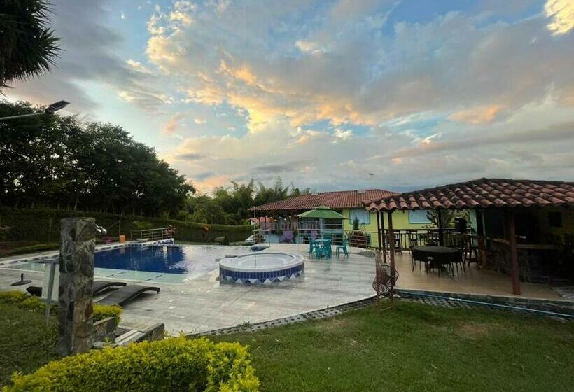 هتل El Encanto Cafetero Montenegro