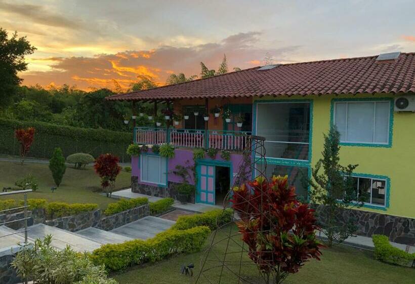 هتل El Encanto Cafetero Montenegro