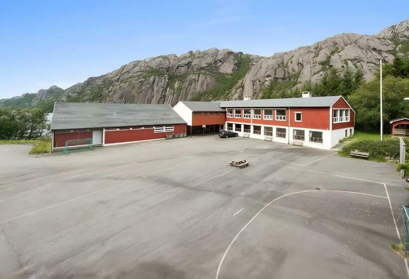 Brufjell Hostel & Parking