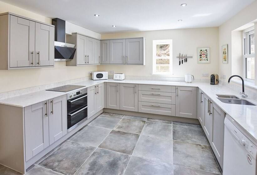 Host Stay Foggyshaw Lodge