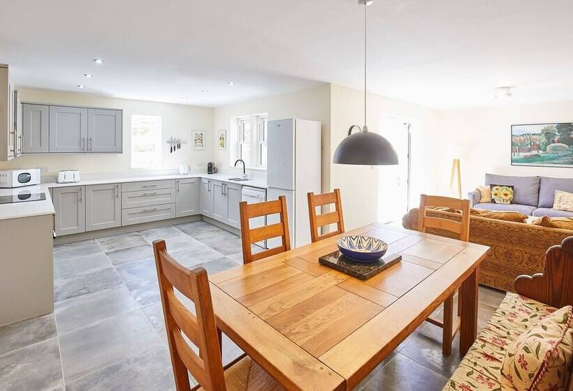 Host Stay Foggyshaw Lodge