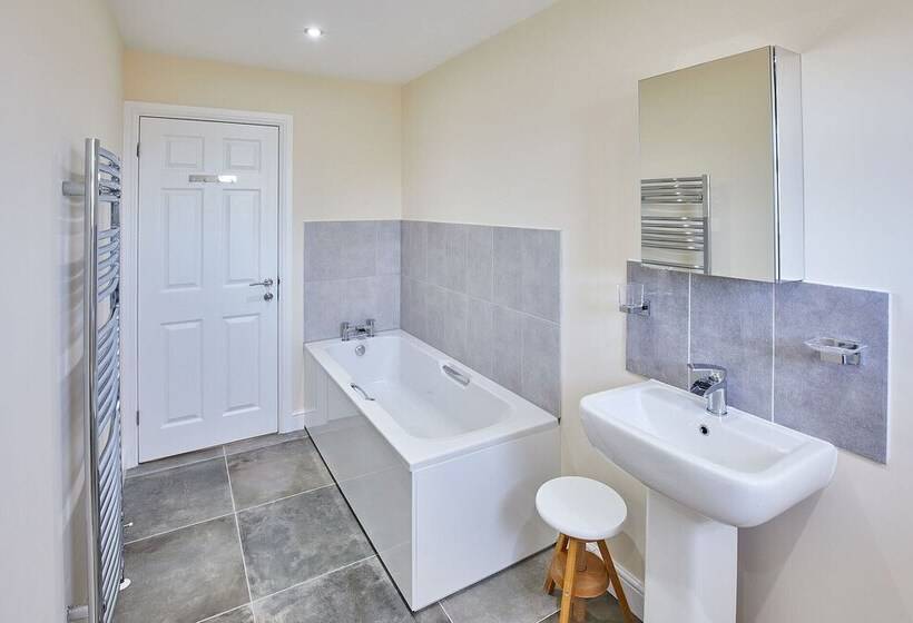 Host Stay Foggyshaw Lodge