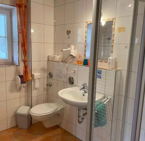 Retkeilymaja Landgasthaus Zum Kreuz Gbr