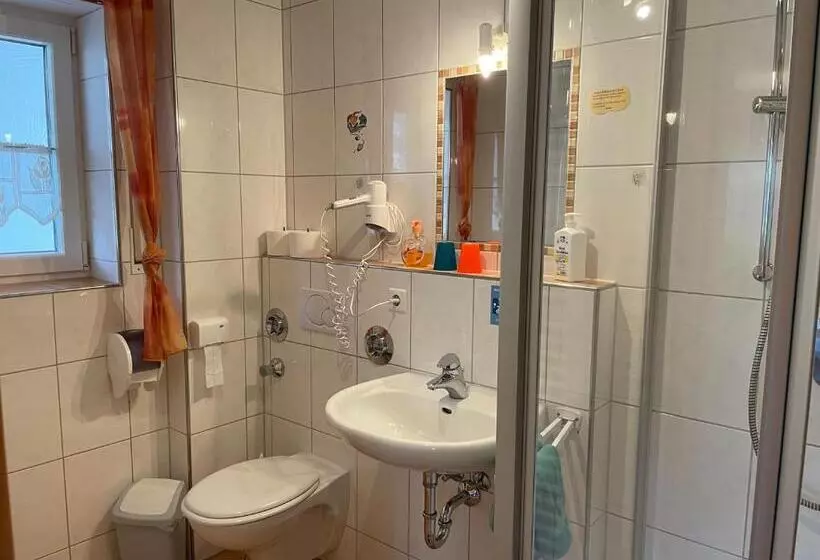 Retkeilymaja Landgasthaus Zum Kreuz Gbr