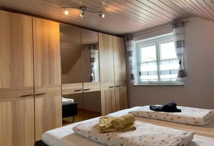 Retkeilymaja Landgasthaus Zum Kreuz Gbr