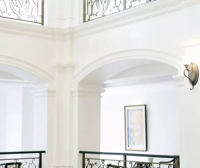 Hotelli Mahalaya The Legacy