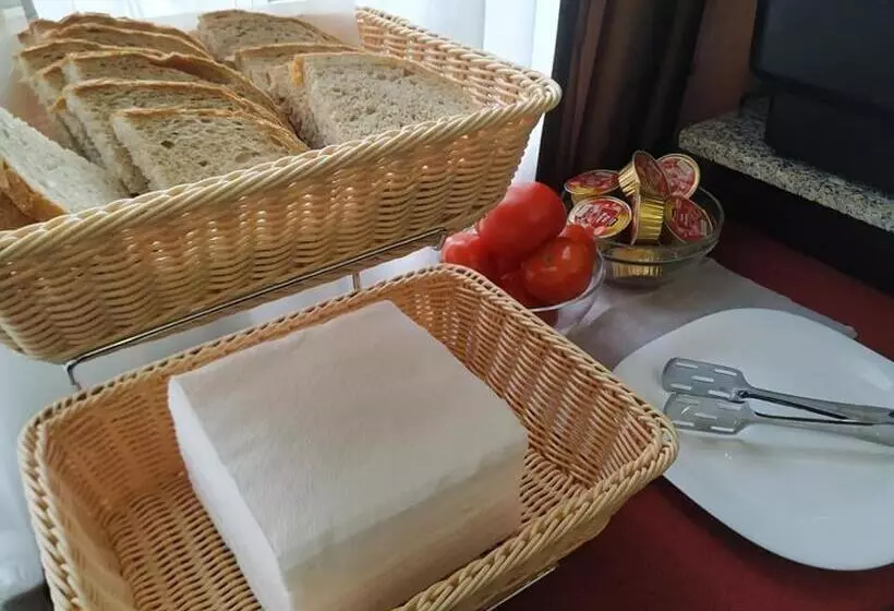 Tomis Pensiune