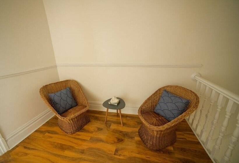 Hot Tub Jacuzzi On Private Terrace Free Gated Parking Sleeps 8