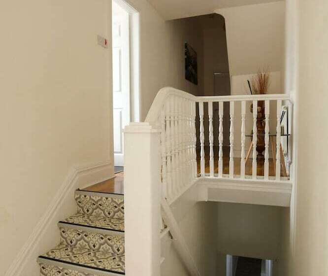 Hot Tub Jacuzzi On Private Terrace Free Gated Parking Sleeps 8