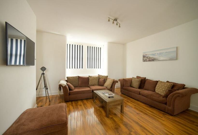 Hot Tub Jacuzzi On Private Terrace Free Gated Parking Sleeps 8