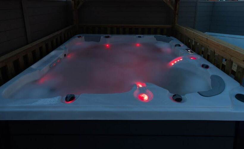 Hot Tub Jacuzzi On Private Terrace Free Gated Parking Sleeps 8